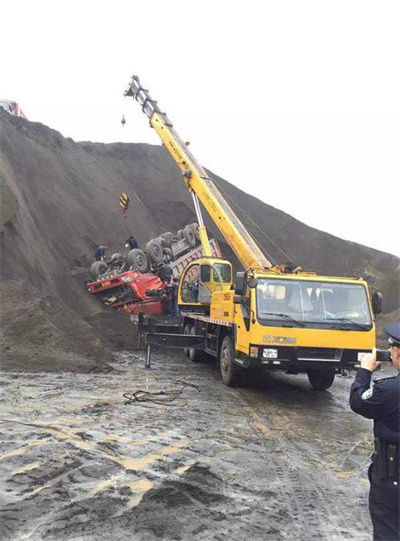 铜梁上犹道路救援